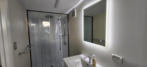 Tinwald Hotel | Self check in Recharge For 1 - 2 Guests