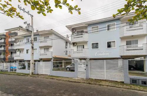 Ingleses Centro Apartment | Self Check-in Wi-fi , 2 Garagens, Home-Officce, Ar Quente e Frio