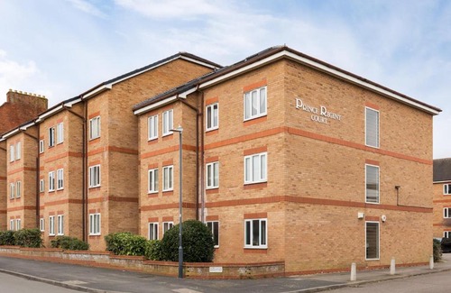 Leamington Spa Apartment | Self Contained 1Bed with Parking Leamington Spa Pass the Keys