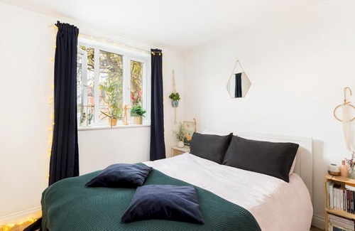Leamington Spa Apartment | Self Contained 1Bed with Parking Leamington Spa Pass the Keys