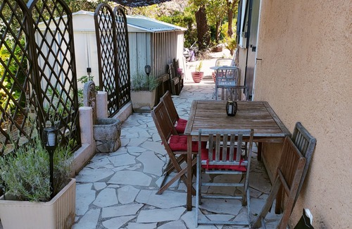 Aubagne House | self-contained 60m2 apartment in private grounds