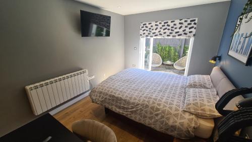 Barnstaple House | Self-contained and Peaceful en-suite with garden