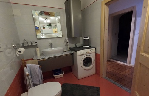 Carisolo Apartment | Self-contained apartment in historic center