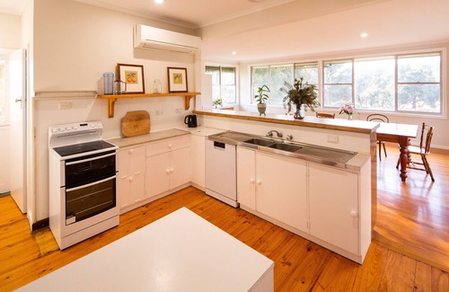 Maindample House | Self Contained Bonnie Doon Accommodation Farmstay on Lake Eildon near Mansfield