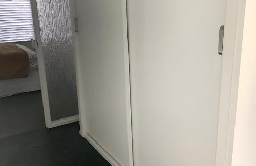 Auckland Apartment | Self contained flat, 5 minutes drive to the beach.