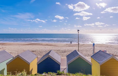 Bournemouth Apartment | Self-contained flat, off street parking close to town and beach