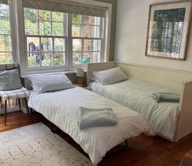 Putney Bed & Breakfast | Self contained garden studio