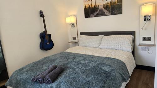 Crawley Apartment | Self-Contained Gatwick Studio -Parking & Fast WiFi