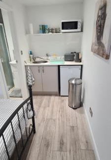 Saltdean House | Self contained room with ensuite and kitchenette and wifi