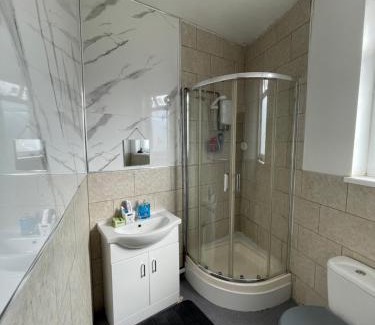 Stirchley House | Self-Contained Studio with kitchen & bathroom - Warm Welcome Inn , Stirchley