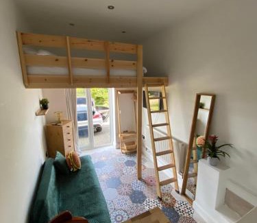 Guildford Apartment | Self contained Studio