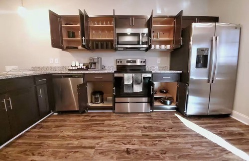 Clarksville Apartment | Selfie Wall Fast Wi-Fi W/D 2 Master BRs