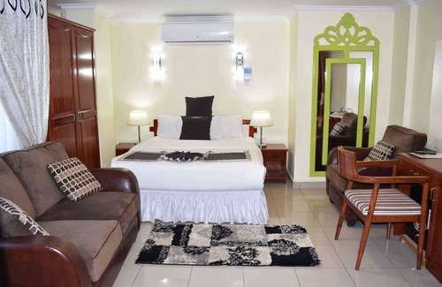 Moshi Hotel | Selig Hotel