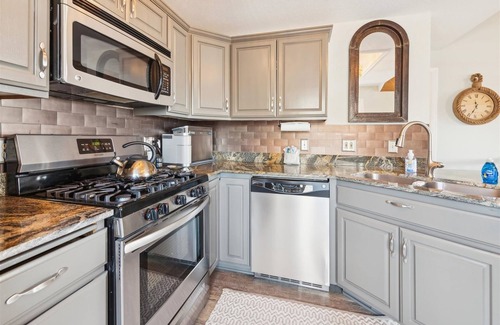 Tolovana Park House | Selkie's Hideaway - Oceanview! Beachcomber Vacation Homes