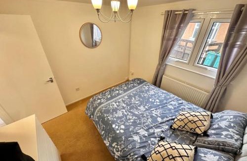 Glasgow Apartment | Semi-detached 1-Bedroom Chalet at Maryville Caravan Site - Uddingston, Glasgow