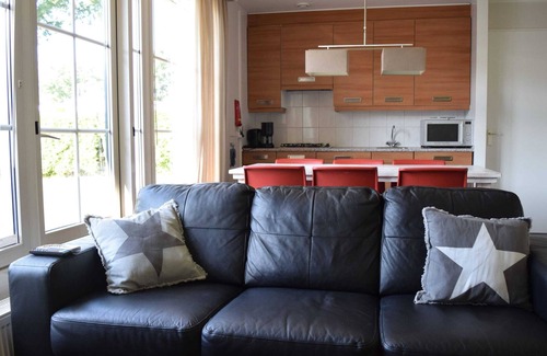 Voorthuizen House | Semi-detached Bungalow with Dishwasher near Veluwe