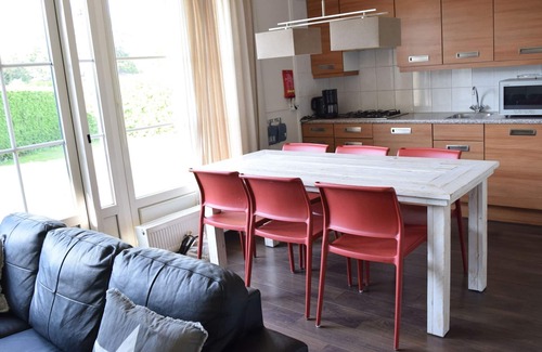Voorthuizen House | Semi-detached Bungalow with Dishwasher near Veluwe
