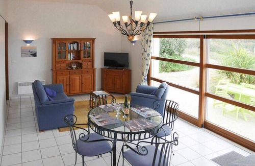 Plouhinec House | Semi-detached house with sea views, Plouhinec