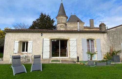 Talais House | Semi-detached house on a vineyard, Talais