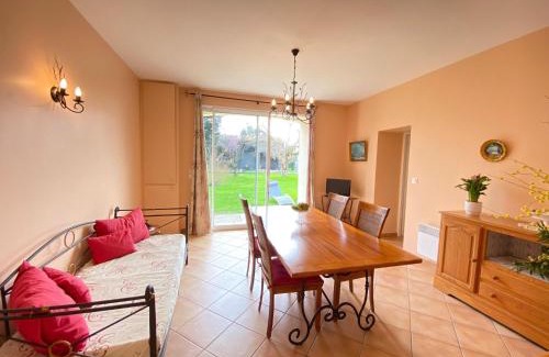 Talais House | Semi-detached house on a vineyard, Talais