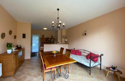 Talais House | Semi-detached house on a vineyard, Talais
