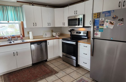 Avon Cottage | SEMI OCEAN FRONT 5 BEDROOM COTTAGE HAS OCEAN VIEW FROM NEW TOP DECK!