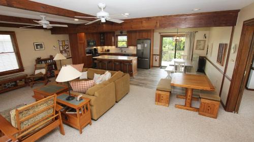 Duck House | Semi-Oceanfront, Close to Beach, Dogs Welcome, SA8, Berry