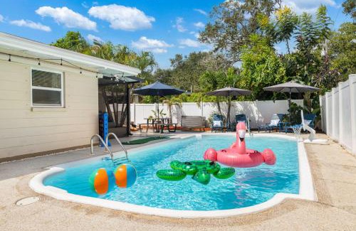 South Pinellas Community Council House | Seminole Shores Private Pool Outdoor Games Wifi