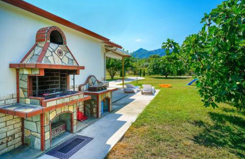 Golden Beach House | Semiramis Cottage