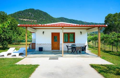 Golden Beach House | Semiramis Cottage