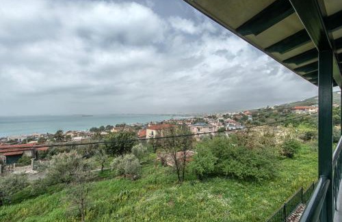 Paralia Vergas Villa | SEMIRAMIS SUITES with pool