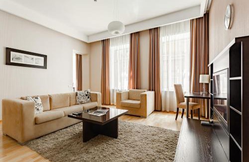 Shevchenkivs'kyi District Apartment | Senator Victory Square