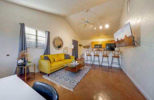 Blenman-Elm Apartment | Seneca Casita (Mike Morgan)