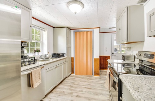 Seneca House | Seneca Vacation Rental w/Grill Near Lake Hartwell