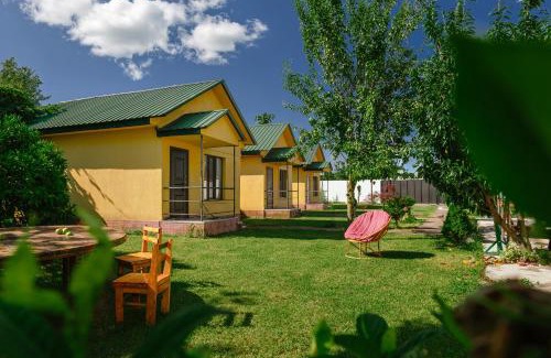 Khelvachauri House | Senima's paradise - Pool & Cottages
