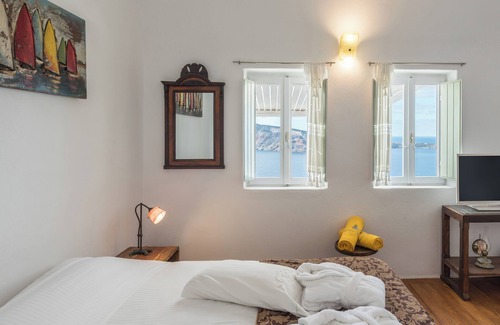 Oia Hotel | Senior Suite with Private Whirlpool & Caldera View