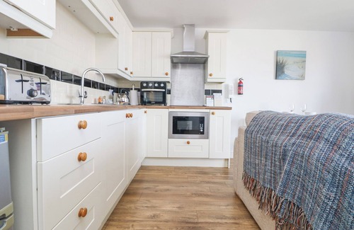 Sennen Cove Apartment | SENNEN HEIGHTS, pet friendly, country holiday cottage in Sennen Cove