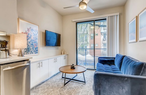 East Cesar Chavez Apartment | Sentral East Austin at 1630 E. Sixth