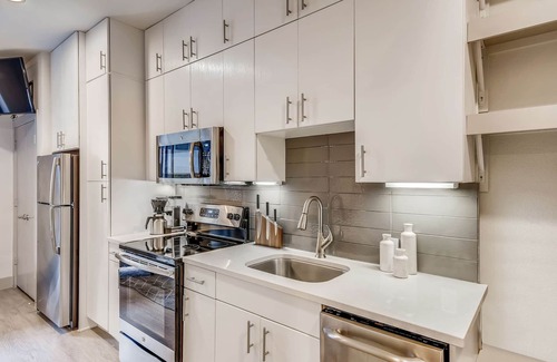 East Cesar Chavez Apartment | Sentral East Austin at 1630 E. Sixth