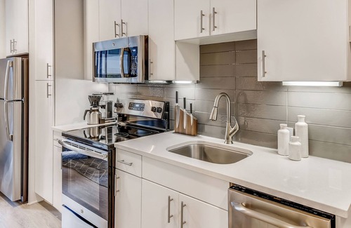 East Cesar Chavez Apartment | Sentral East Austin at 1630 E. Sixth