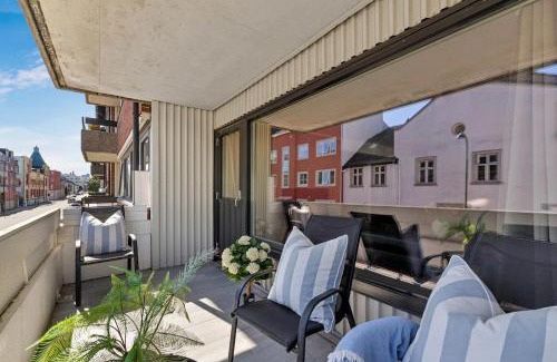 Kristiansand Apartment | Sentralt i Kvadraturen med 3 soverom, veranda og P-plass