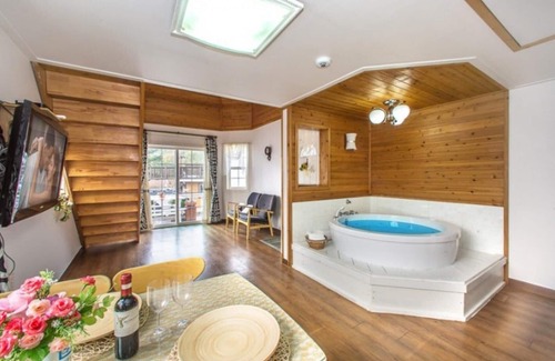 Suwon House | Seonjedo Iris Pension