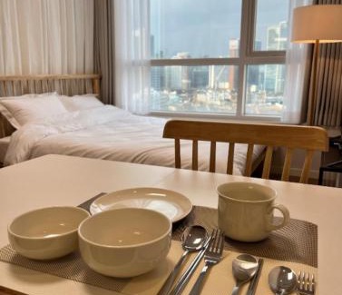 Cheongpa-dong Apartment | Seoul Station Urban View Room