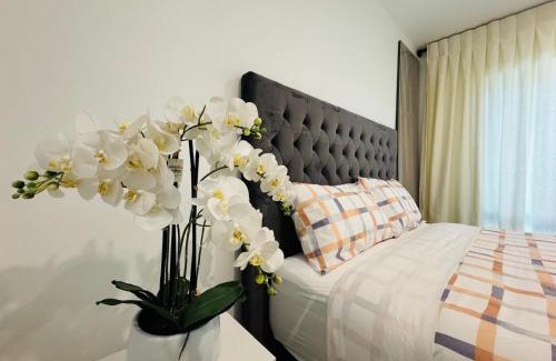 Wharewaka House | Separate entry room with share bathroom