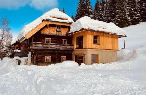 Predlitz-Turrach Ski Chalet | SEPPKEUSCHE - historisches Chalet mit Zirbensauna und Hotpot