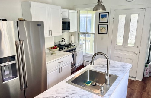 Pine Point House | SEPT DISCOUNT! Home, 1.5 acre on Sandy beach, 3 Wrap-around Porches
