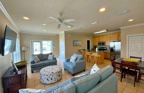 Morgantown House | Sept Discounted! Great Views w/Pools, Tennis, Pickleball