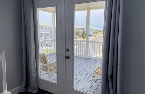 Morgantown House | Sept Just Reduced! Steps to pool, easy beach access
