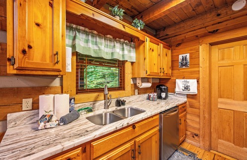 Gatlinburg - Pigeon Forge Apartment | Sept Special Peaceful Mt Views Fishing Pond Pool