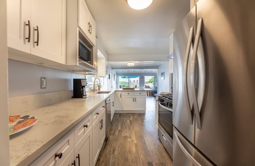 Sunset Beach House | September 10% Off - Beachfront House - New Remodel - Views, Spa + Deck